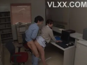 Anh xã lạnh nhạt, người vợ yếu lòng với bố chồng