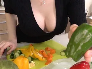 Tôi đã hẹn gặp một cô gái ngực khủng, xoa ngực cô ấy, liếm ngực cô ấy và nhấc mông cô ấy lên để quan hệ mạnh mẽ từ phía sau...