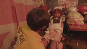 Hai bồ thuê huấn luyện viên yoga về tập, nhưng nó lạ lắm…