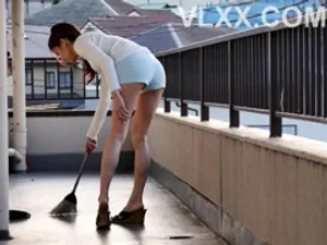 Bố dượng số hưởng địt cùng lúc con gái và em trợ lý riêng