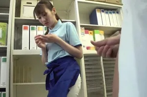 Trần nhà của sự tinh khiết! Cô bé loli bất khả chiến bại đáng yêu tròn 18 tuổi! Xuất tinh nhiều lần, đẩy dương vật giả bằng pha lê, vỗ ngón tay và bắn nước trắng