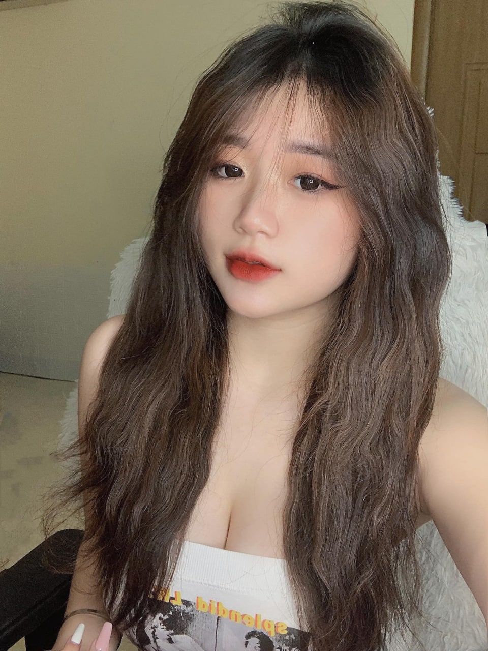 Nữ thần của bạn bị ai đó dùng miệng làm âm hộ quan hệ sâu vào cổ họng, và tinh dịch cùng tinh dịch bên trong cô ấy trở thành thứ mỹ phẩm xa xỉ nhất của cô ấy.